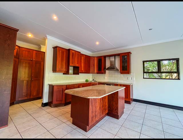4 BEDROOM TOWNHOUSE FOR SALE IN ZIMBALI ESTATE